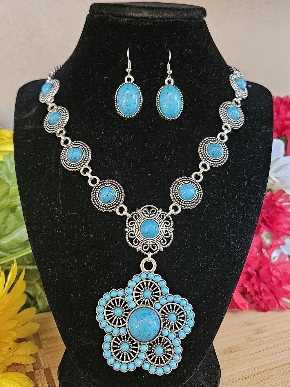 🆕️Flower Turquoise Necklace - Picture 6 of 6